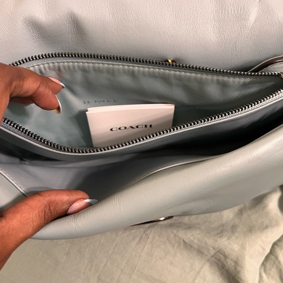 Coach Pillow Tabby 26 - Picture 8 of 9